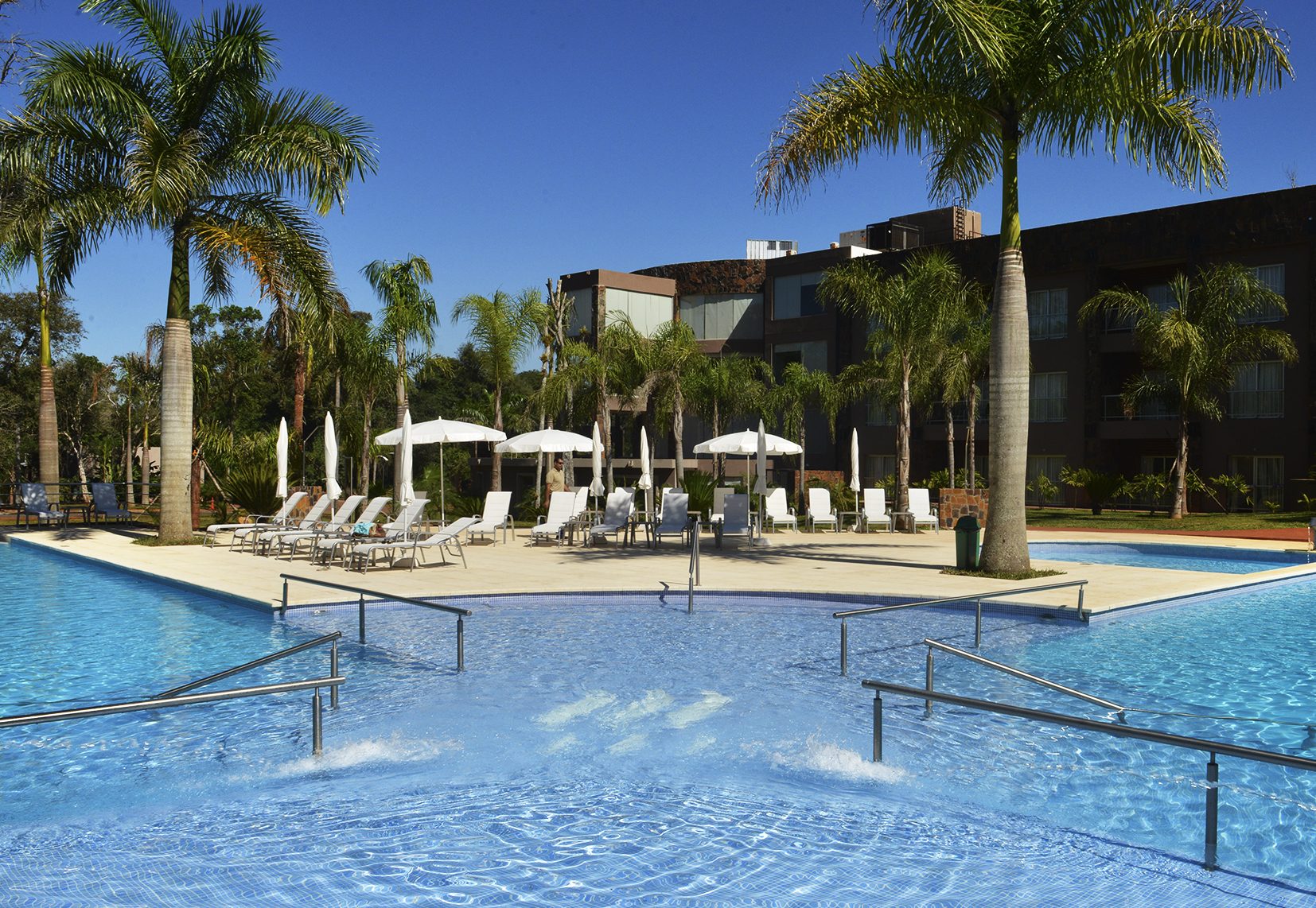 Outdoor pool — Falls Iguazú